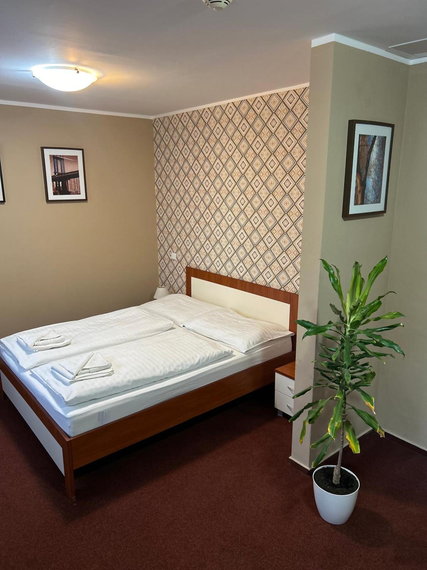 Hotel 21 Bratislava Bagian luar foto
